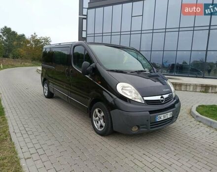 Черный Опель Виваро, объемом двигателя 2.5 л и пробегом 280 тыс. км за 9200 $, фото 2 на Automoto.ua