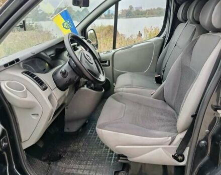 Черный Опель Виваро, объемом двигателя 2.5 л и пробегом 280 тыс. км за 9200 $, фото 1 на Automoto.ua