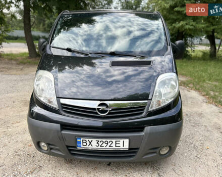 Черный Опель Виваро, объемом двигателя 2.5 л и пробегом 316 тыс. км за 9700 $, фото 1 на Automoto.ua