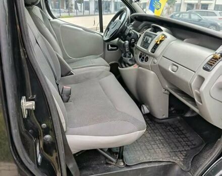 Черный Опель Виваро, объемом двигателя 2.5 л и пробегом 280 тыс. км за 9200 $, фото 9 на Automoto.ua