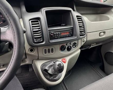 Чорний Опель Віваро, об'ємом двигуна 2 л та пробігом 195 тис. км за 12900 $, фото 15 на Automoto.ua