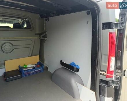 Черный Опель Виваро, объемом двигателя 2.5 л и пробегом 392 тыс. км за 13400 $, фото 22 на Automoto.ua