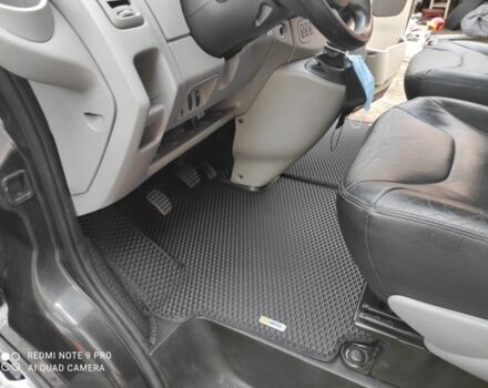 Черный Опель Виваро, объемом двигателя 2.5 л и пробегом 390 тыс. км за 12500 $, фото 7 на Automoto.ua