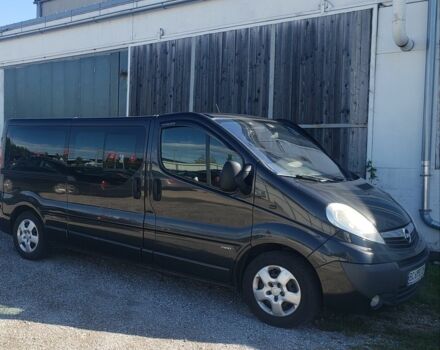 Черный Опель Виваро, объемом двигателя 2.5 л и пробегом 390 тыс. км за 12500 $, фото 4 на Automoto.ua