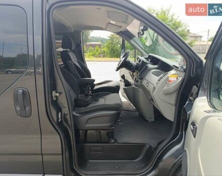 Черный Опель Виваро, объемом двигателя 2.5 л и пробегом 392 тыс. км за 13400 $, фото 12 на Automoto.ua