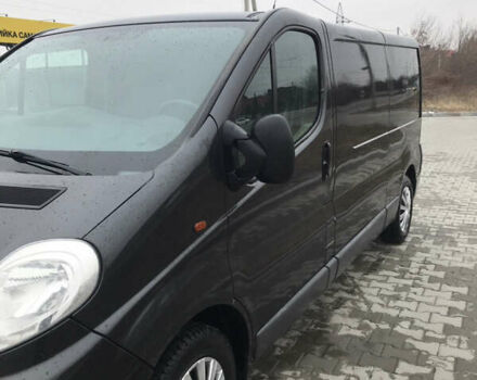 Чорний Опель Віваро, об'ємом двигуна 2 л та пробігом 312 тис. км за 12000 $, фото 1 на Automoto.ua