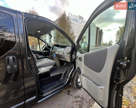 Черный Опель Виваро, объемом двигателя 2 л и пробегом 223 тыс. км за 16500 $, фото 8 на Automoto.ua
