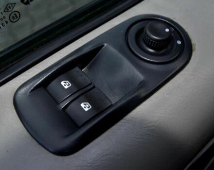 Черный Опель Виваро, объемом двигателя 2 л и пробегом 215 тыс. км за 8500 $, фото 21 на Automoto.ua