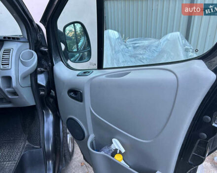 Опель Виваро 2013 в Василькове на Automoto.ua Черный Опель Виваро, объемом двигателя 2 л и пробегом 230 тыс. км за 8000 $, фото 5 на Automoto.ua