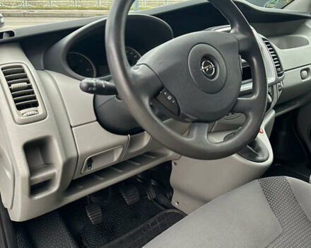 Чорний Опель Віваро, об'ємом двигуна 2 л та пробігом 238 тис. км за 15900 $, фото 10 на Automoto.ua