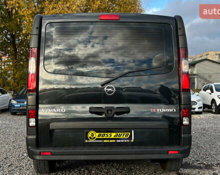 Черный Опель Виваро, объемом двигателя 1.6 л и пробегом 270 тыс. км за 17300 $, фото 4 на Automoto.ua