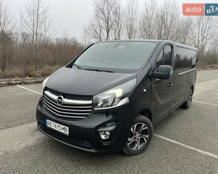 Черный Опель Виваро, объемом двигателя 1.6 л и пробегом 300 тыс. км за 15500 $, фото 14 на Automoto.ua