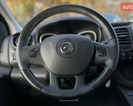 Черный Опель Виваро, объемом двигателя 1.6 л и пробегом 270 тыс. км за 17300 $, фото 7 на Automoto.ua