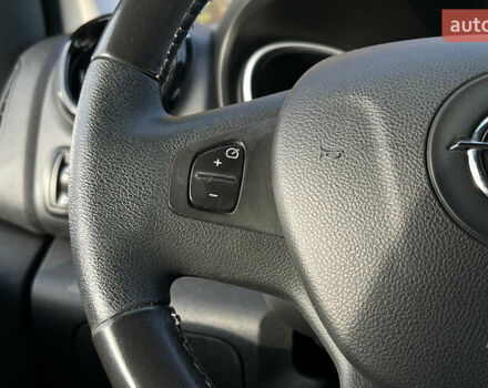 Черный Опель Виваро, объемом двигателя 1.6 л и пробегом 270 тыс. км за 17300 $, фото 8 на Automoto.ua