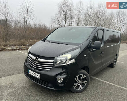 Черный Опель Виваро, объемом двигателя 1.6 л и пробегом 300 тыс. км за 15500 $, фото 5 на Automoto.ua