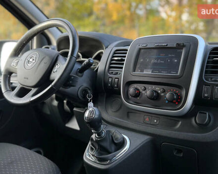 Черный Опель Виваро, объемом двигателя 1.6 л и пробегом 270 тыс. км за 17300 $, фото 15 на Automoto.ua