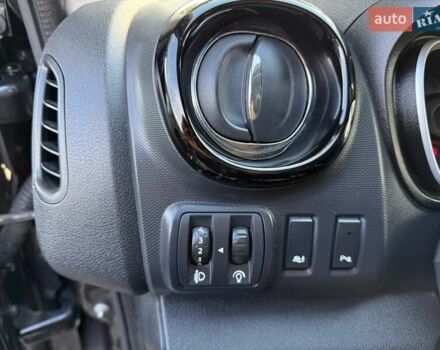 Черный Опель Виваро, объемом двигателя 1.6 л и пробегом 244 тыс. км за 19500 $, фото 15 на Automoto.ua