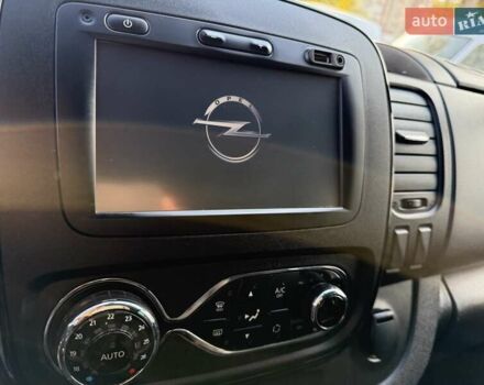 Черный Опель Виваро, объемом двигателя 1.6 л и пробегом 244 тыс. км за 19500 $, фото 17 на Automoto.ua