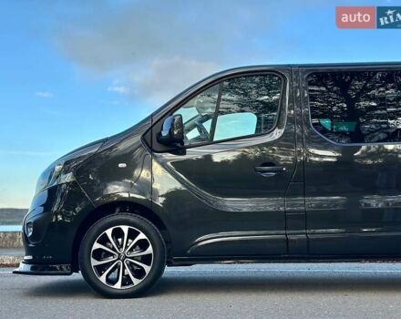 Черный Опель Виваро, объемом двигателя 1.6 л и пробегом 200 тыс. км за 17500 $, фото 11 на Automoto.ua