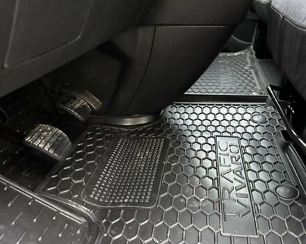 Чорний Опель Віваро, об'ємом двигуна 1.6 л та пробігом 213 тис. км за 16500 $, фото 18 на Automoto.ua