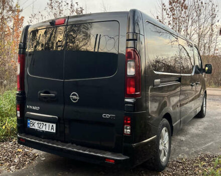 Чорний Опель Віваро, об'ємом двигуна 1.6 л та пробігом 299 тис. км за 16300 $, фото 4 на Automoto.ua