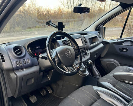 Чорний Опель Віваро, об'ємом двигуна 1.6 л та пробігом 299 тис. км за 16300 $, фото 5 на Automoto.ua