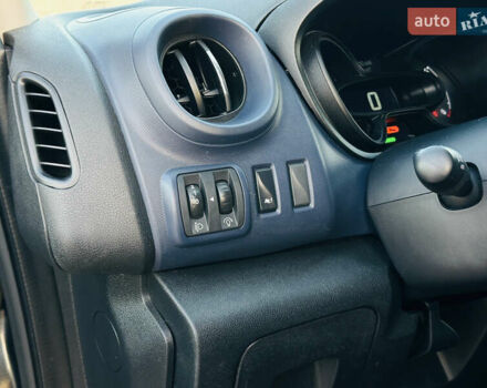 Черный Опель Виваро, объемом двигателя 1.6 л и пробегом 180 тыс. км за 22900 $, фото 21 на Automoto.ua