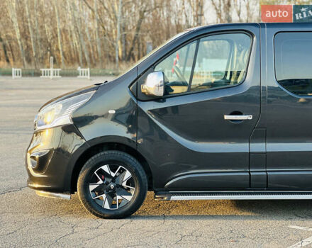 Черный Опель Виваро, объемом двигателя 1.6 л и пробегом 180 тыс. км за 22900 $, фото 3 на Automoto.ua