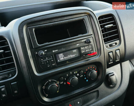 Черный Опель Виваро, объемом двигателя 1.6 л и пробегом 180 тыс. км за 22900 $, фото 22 на Automoto.ua