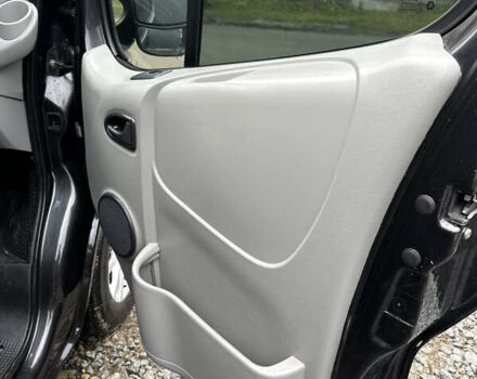 Черный Опель Виваро, объемом двигателя 2 л и пробегом 583 тыс. км за 10500 $, фото 11 на Automoto.ua