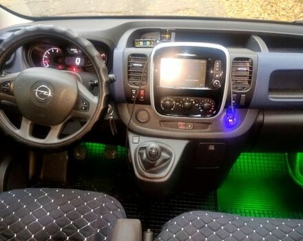 Чорний Опель Віваро, об'ємом двигуна 1.6 л та пробігом 236 тис. км за 19000 $, фото 5 на Automoto.ua