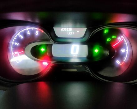 Чорний Опель Віваро, об'ємом двигуна 1.6 л та пробігом 236 тис. км за 19000 $, фото 1 на Automoto.ua