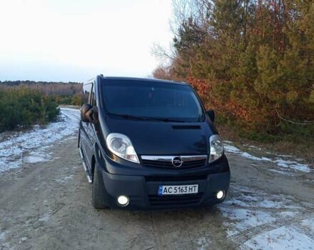 Черный Опель Виваро, объемом двигателя 2.5 л и пробегом 301 тыс. км за 9500 $, фото 1 на Automoto.ua