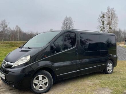 Чорний Опель Віваро, об'ємом двигуна 2.5 л та пробігом 401 тис. км за 8950 $, фото 1 на Automoto.ua