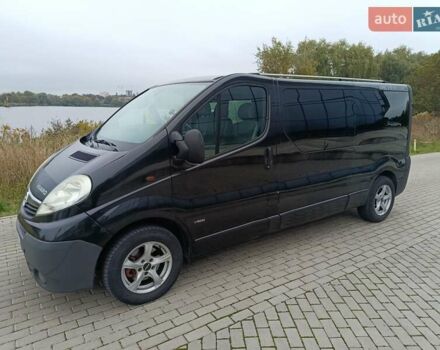 Черный Опель Виваро, объемом двигателя 2.5 л и пробегом 280 тыс. км за 9200 $, фото 1 на Automoto.ua