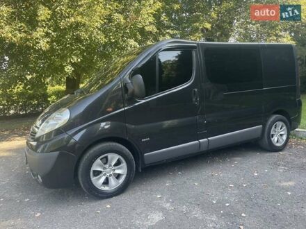 Чорний Опель Віваро, об'ємом двигуна 2 л та пробігом 415 тис. км за 13500 $, фото 1 на Automoto.ua