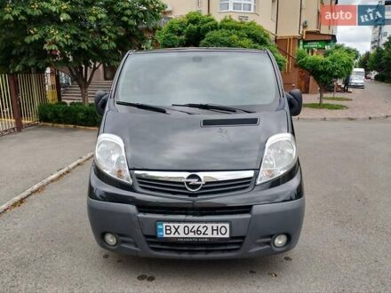 Чорний Опель Віваро, об'ємом двигуна 2 л та пробігом 234 тис. км за 15000 $, фото 1 на Automoto.ua