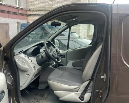 Коричневый Опель Виваро, объемом двигателя 2 л и пробегом 185 тыс. км за 10000 $, фото 7 на Automoto.ua