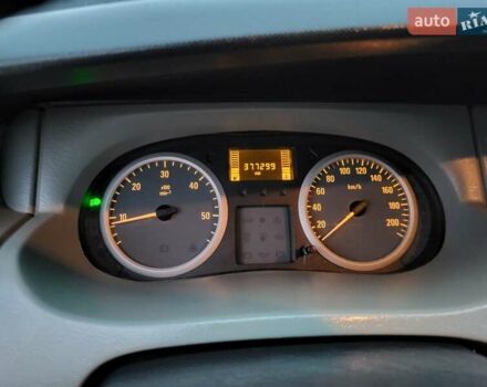 Червоний Опель Віваро, об'ємом двигуна 2.5 л та пробігом 377 тис. км за 7050 $, фото 3 на Automoto.ua