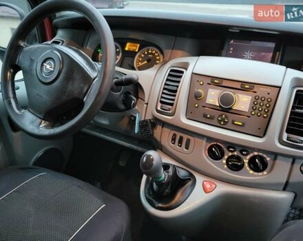 Червоний Опель Віваро, об'ємом двигуна 2.5 л та пробігом 377 тис. км за 7050 $, фото 5 на Automoto.ua