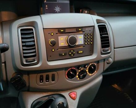 Червоний Опель Віваро, об'ємом двигуна 2.5 л та пробігом 377 тис. км за 7050 $, фото 4 на Automoto.ua