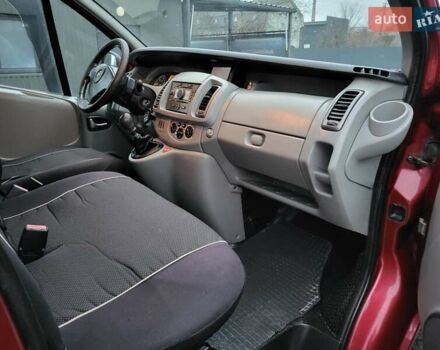 Червоний Опель Віваро, об'ємом двигуна 2.5 л та пробігом 377 тис. км за 7050 $, фото 9 на Automoto.ua