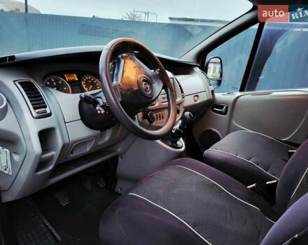 Червоний Опель Віваро, об'ємом двигуна 2.5 л та пробігом 377 тис. км за 7050 $, фото 2 на Automoto.ua