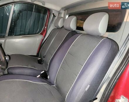 Червоний Опель Віваро, об'ємом двигуна 2.5 л та пробігом 377 тис. км за 7050 $, фото 1 на Automoto.ua