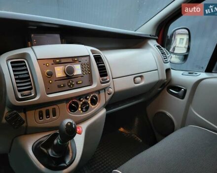 Червоний Опель Віваро, об'ємом двигуна 2.5 л та пробігом 377 тис. км за 7050 $, фото 7 на Automoto.ua