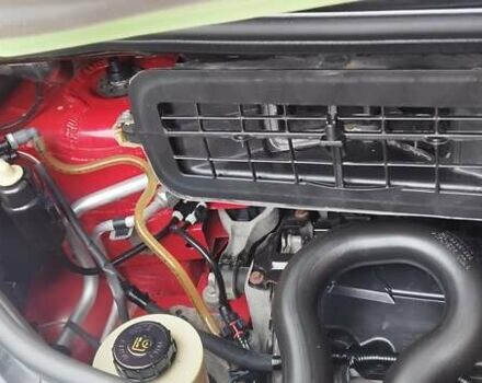 Красный Опель Виваро, объемом двигателя 2 л и пробегом 251 тыс. км за 12200 $, фото 12 на Automoto.ua