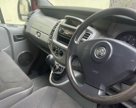 Красный Опель Виваро, объемом двигателя 2.5 л и пробегом 190 тыс. км за 4600 $, фото 7 на Automoto.ua