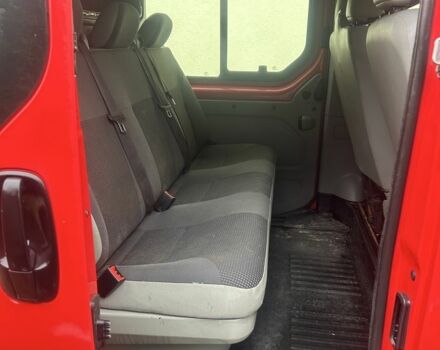 Красный Опель Виваро, объемом двигателя 2.5 л и пробегом 190 тыс. км за 4600 $, фото 6 на Automoto.ua