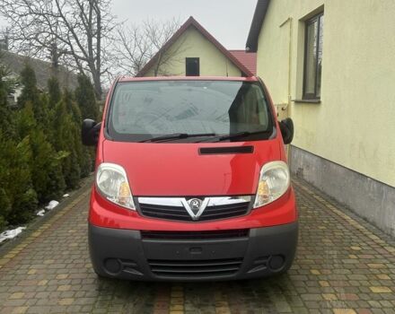 Красный Опель Виваро, объемом двигателя 2.5 л и пробегом 190 тыс. км за 4600 $, фото 1 на Automoto.ua