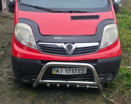 Красный Опель Виваро, объемом двигателя 2.5 л и пробегом 320 тыс. км за 7650 $, фото 1 на Automoto.ua